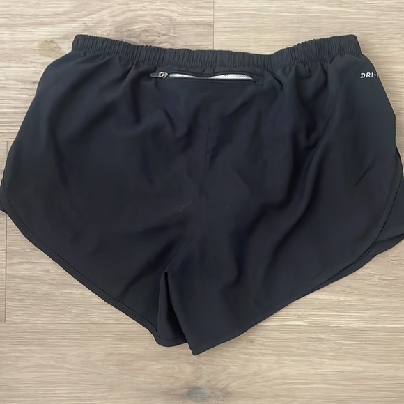 Nike running shorts - Picture 2 of 3